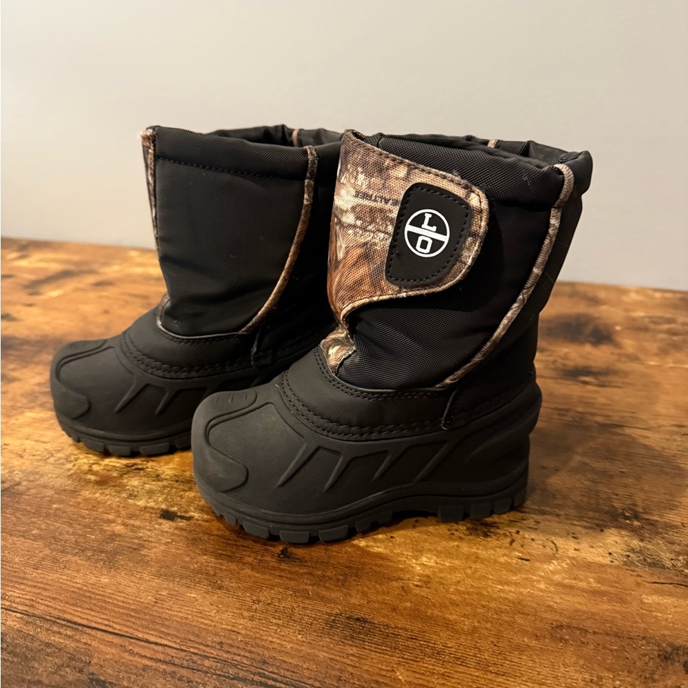 Black and Camouflage Winter Boots